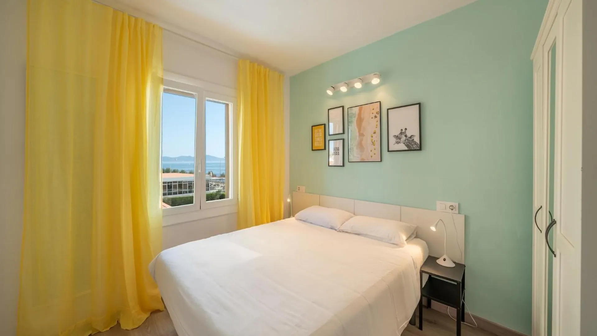 Appartamento Spacious Holiday Home In Costa Brava L' Escala Spagna