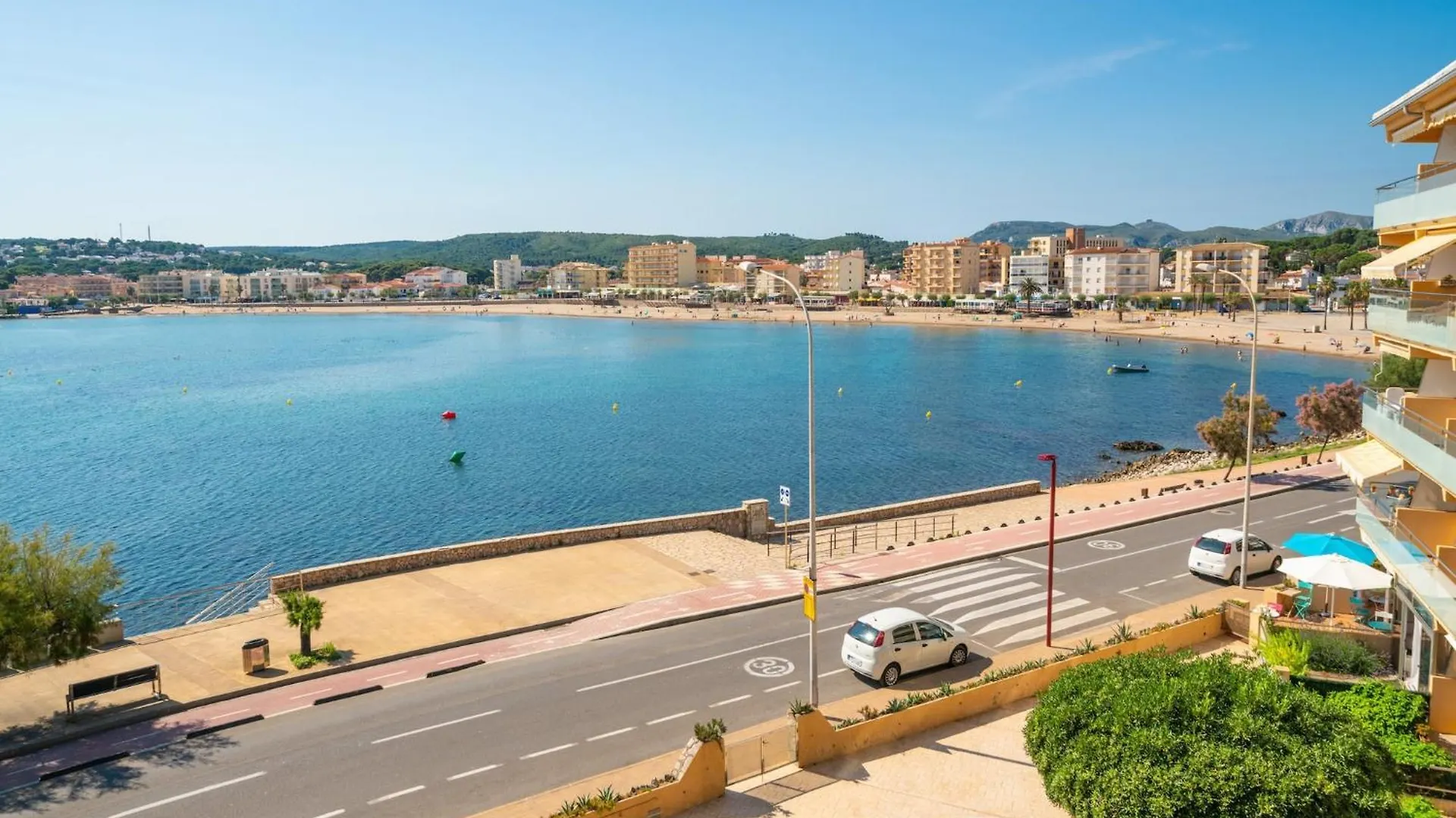 Spacious Holiday Home In Costa Brava L' Escala Spagna